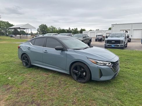 Used 2024 Nissan Sentra SR w/ SR Premium Package FWD image 3