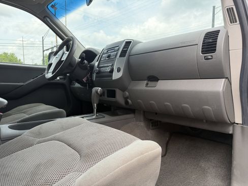 Used 2009 Nissan Frontier SE w/ SE Value Truck Pkg AWD/4WD image 14