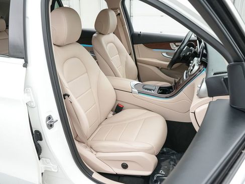 Used 2022 Mercedes-Benz GLC 300 4MATIC image 25