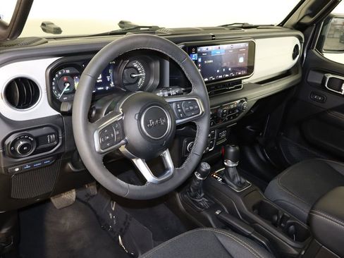 Used 2025 Jeep Wrangler Unlimited Sahara w/ Safety Group image 25