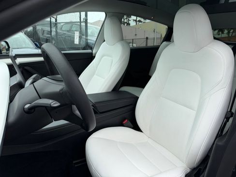 Used 2024 Tesla Model Y Long Range image 16