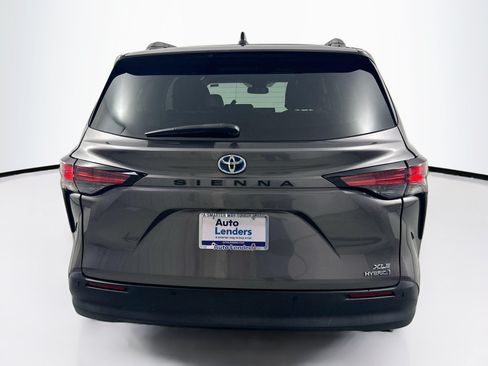 Used 2022 Toyota Sienna XLE w/ XLE Plus Package FWD image 6