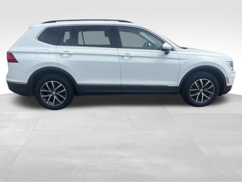 Used 2020 Volkswagen Tiguan SE w/ Panoramic Sunroof Package AWD/4WD image 8