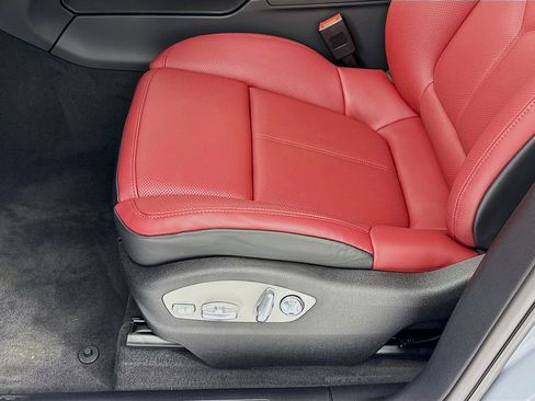 New 2026 Porsche Macan image 13