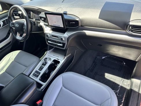 Used 2021 Ford Explorer XLT w/ Equipment Group 202A RWD image 30