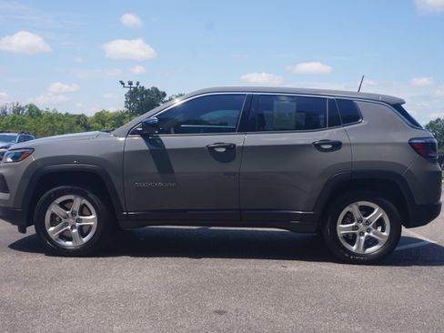 Used 2023 Jeep Compass Sport image 7