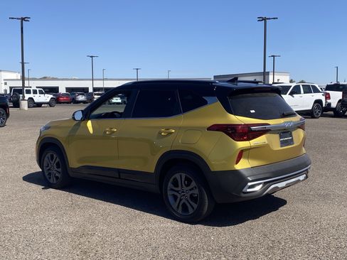 Certified 2023 Kia Seltos S w/ Navigation Package FWD image 4