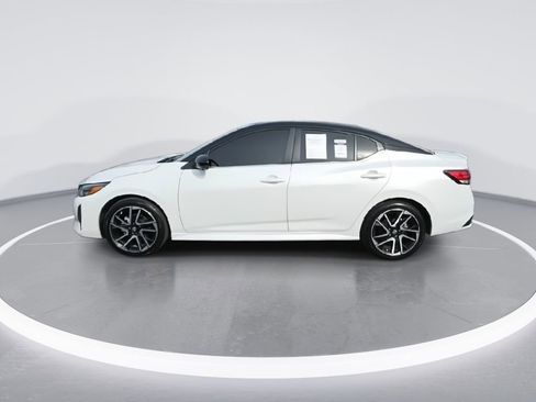 Used 2025 Nissan Sentra SR w/ SR Premium Package image 5