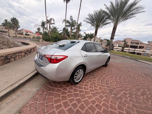 Used 2015 Toyota Corolla LE FWD image 9