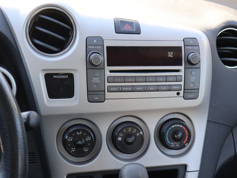 Used 2010 Pontiac Vibe w/ Preferred Package image 25