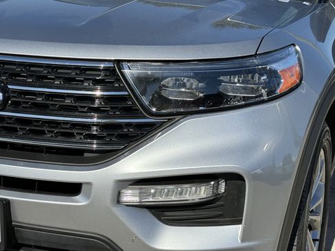 Used 2021 Ford Explorer XLT w/ Equipment Group 202A image 11