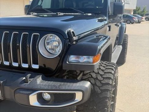 Used 2018 Jeep Wrangler Unlimited Sahara w/ Cold Weather Group AWD/4WD image 2