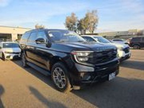 Used 2025 Ford Expedition Max Active image 3