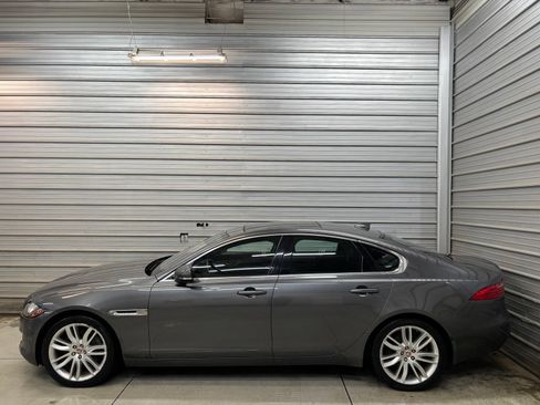 Used 2016 Jaguar XF Prestige AWD/4WD image 7