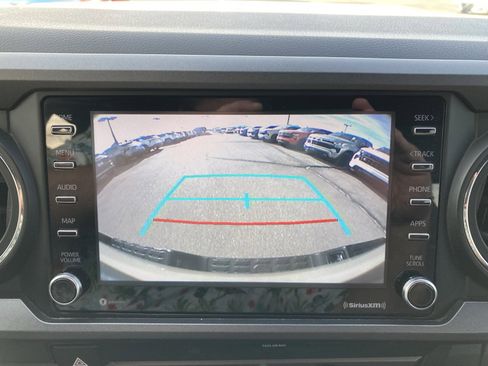 Used 2020 Toyota Tacoma TRD Sport w/ Technology Package image 22