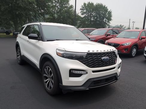 Used 2022 Ford Explorer ST AWD/4WD image 2