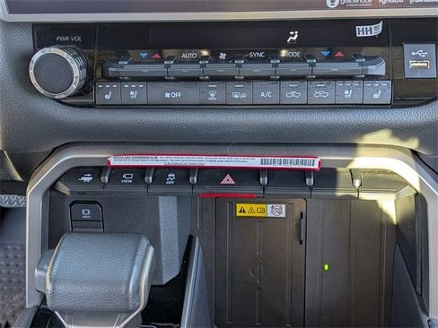 Used 2024 Toyota Tundra Limited image 24