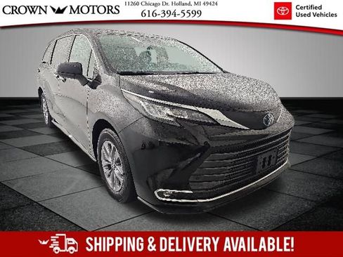 Used 2023 Toyota Sienna XLE FWD image 1