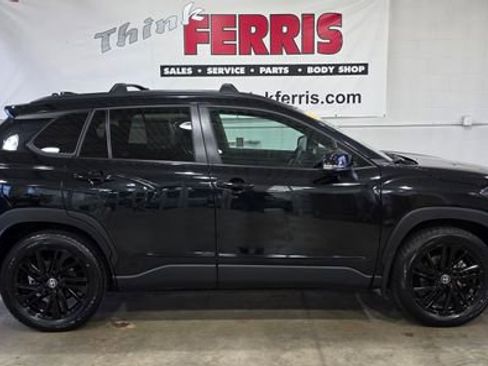 Used 2024 Toyota Corolla Cross SE image 8