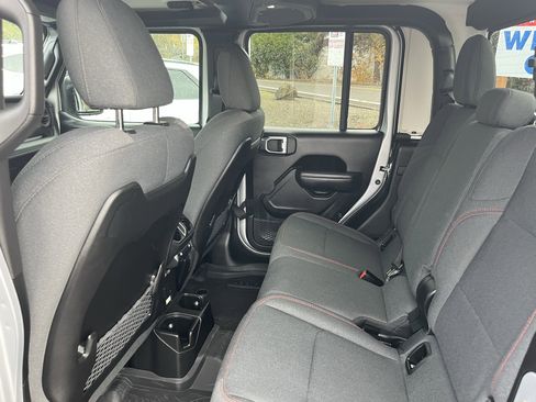 Used 2024 Jeep Gladiator Rubicon w/ Convenience Group image 13