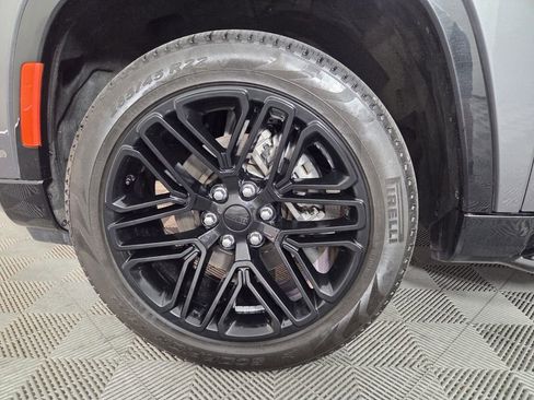 Certified 2024 Jeep Wagoneer Series II w/ Convenience Group I image 10