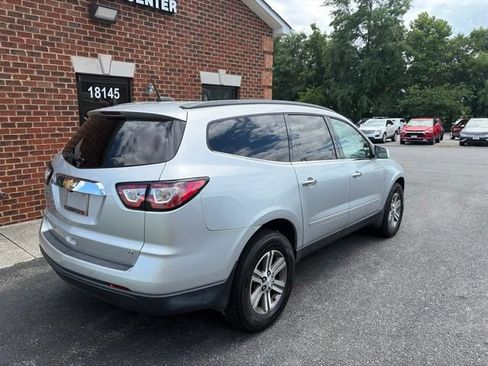 Used 2017 Chevrolet Traverse LT AWD/4WD image 4