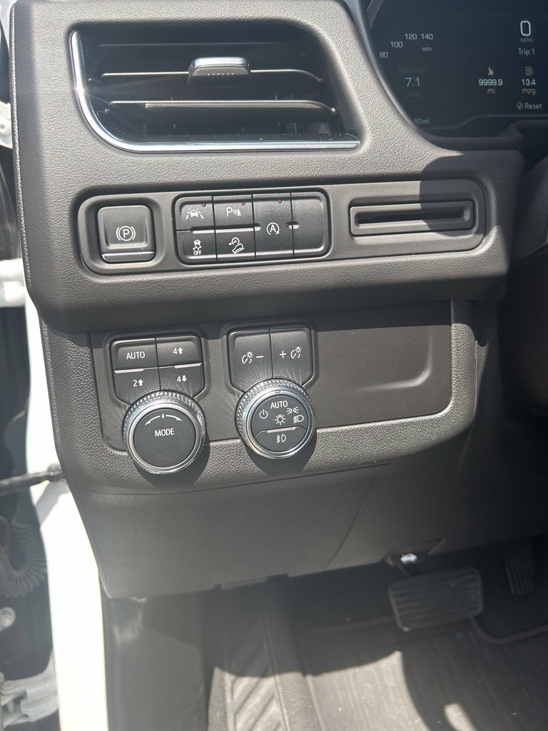 Used 2023 GMC Yukon AT4 AWD/4WD image 19