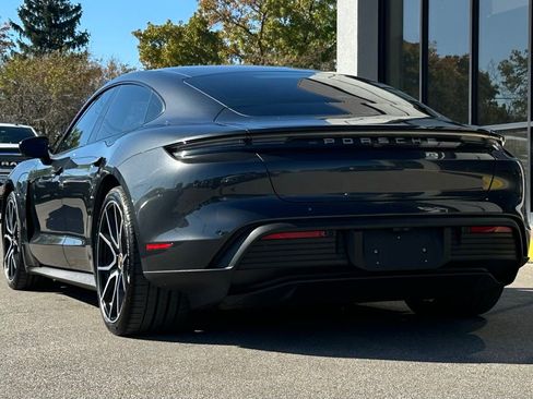 Used 2022 Porsche Taycan image 8