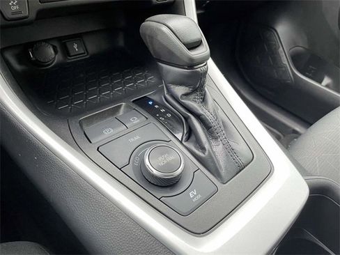 Used 2022 Toyota RAV4 XLE image 29