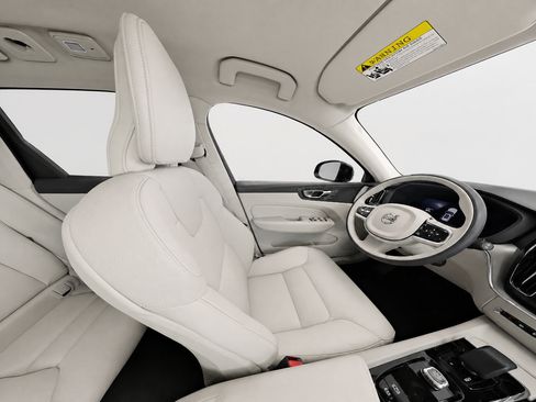Certified 2024 Volvo XC60 B5 Core w/ Protection Package Premier AWD/4WD image 15
