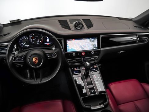 Certified 2024 Porsche Macan image 19