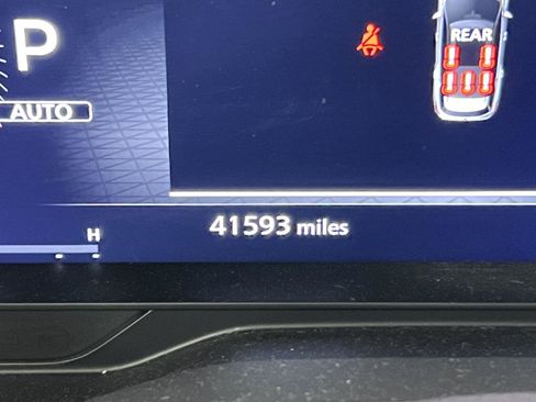 Used 2024 Nissan Pathfinder Platinum AWD/4WD image 4