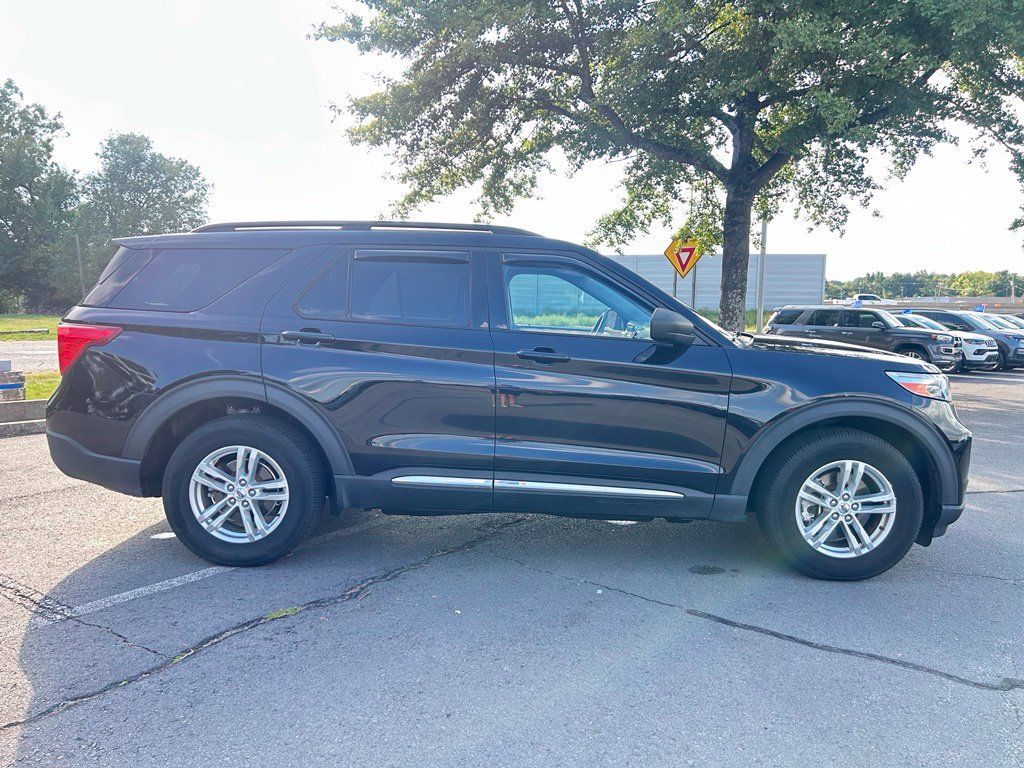 Used 2021 Ford Explorer XLT w/ Equipment Group 202A AWD/4WD image 7