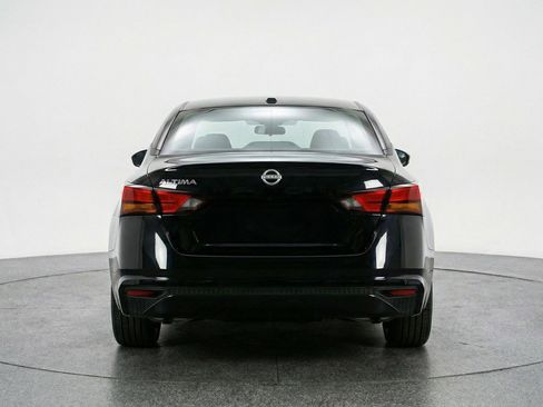 Used 2025 Nissan Altima 2.5 SV FWD image 7