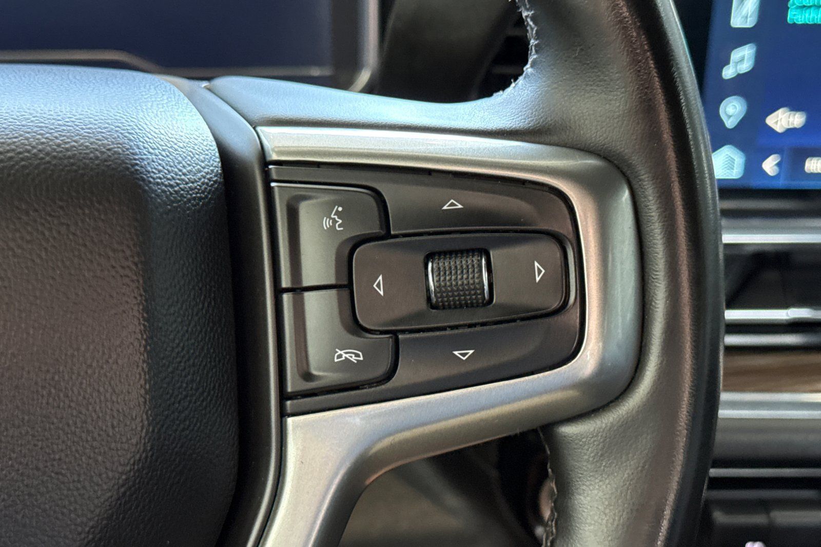 Used 2023 Chevrolet Silverado 1500 LT AWD/4WD image 26