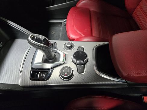 Used 2022 Alfa Romeo Stelvio Veloce image 30