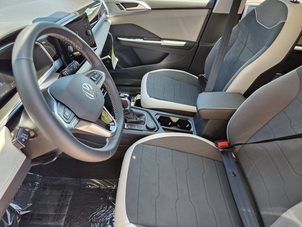 New 2026 Volkswagen Taos SE AWD/4WD image 3