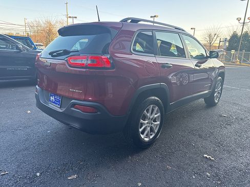 Used 2016 Jeep Cherokee Sport image 3