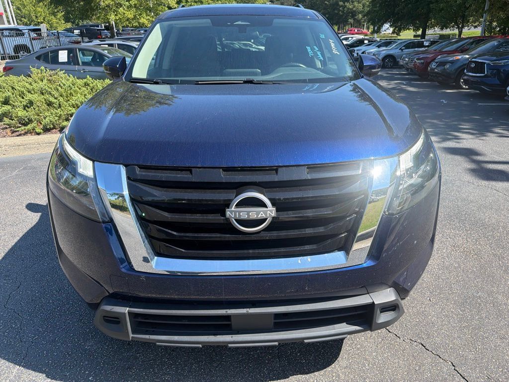 Used 2025 Nissan Pathfinder SV FWD image 3