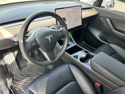 Used 2020 Tesla Model Y Long Range image 24