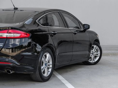 Used 2018 Ford Fusion SE w/ Fusion SE Technology Package FWD image 13