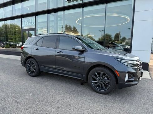 Used 2023 Chevrolet Equinox RS AWD/4WD image 2