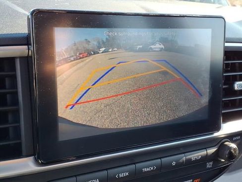 Used 2022 Hyundai Venue SEL image 18