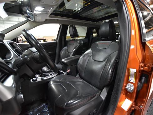 Used 2015 Jeep Cherokee Trailhawk w/ Comfort/Convenience Group AWD/4WD image 49