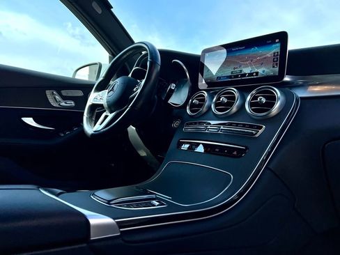 Used 2022 Mercedes-Benz GLC 300 4MATIC image 8