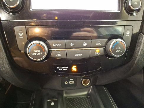 Used 2020 Nissan Rogue SL w/ Premium Package image 24