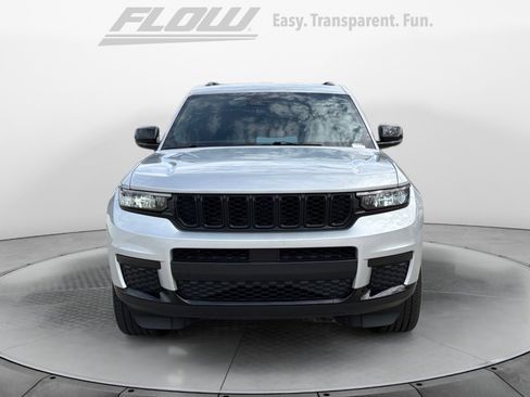 Used 2023 Jeep Grand Cherokee L Laredo image 2