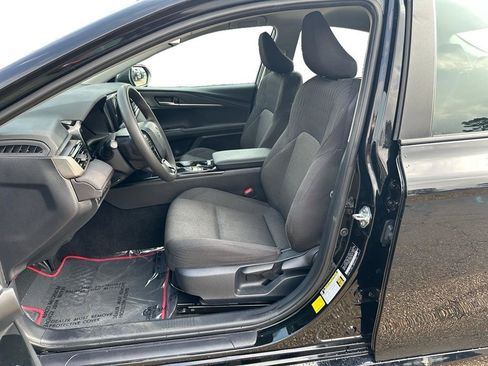 Used 2025 Toyota Camry LE image 8