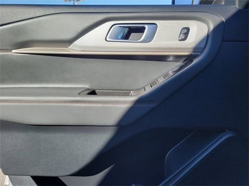 Used 2025 Ford Explorer Active image 21