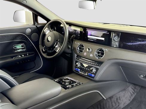 Used 2025 Rolls-Royce Spectre AWD/4WD image 28